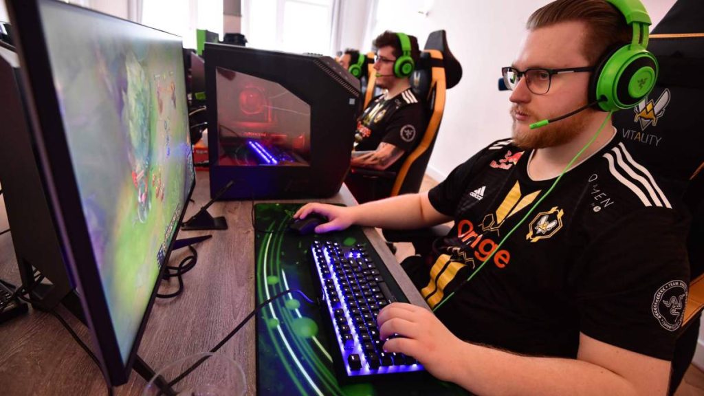 Lo que debes saber para jugar profesionalmente a videojuegos